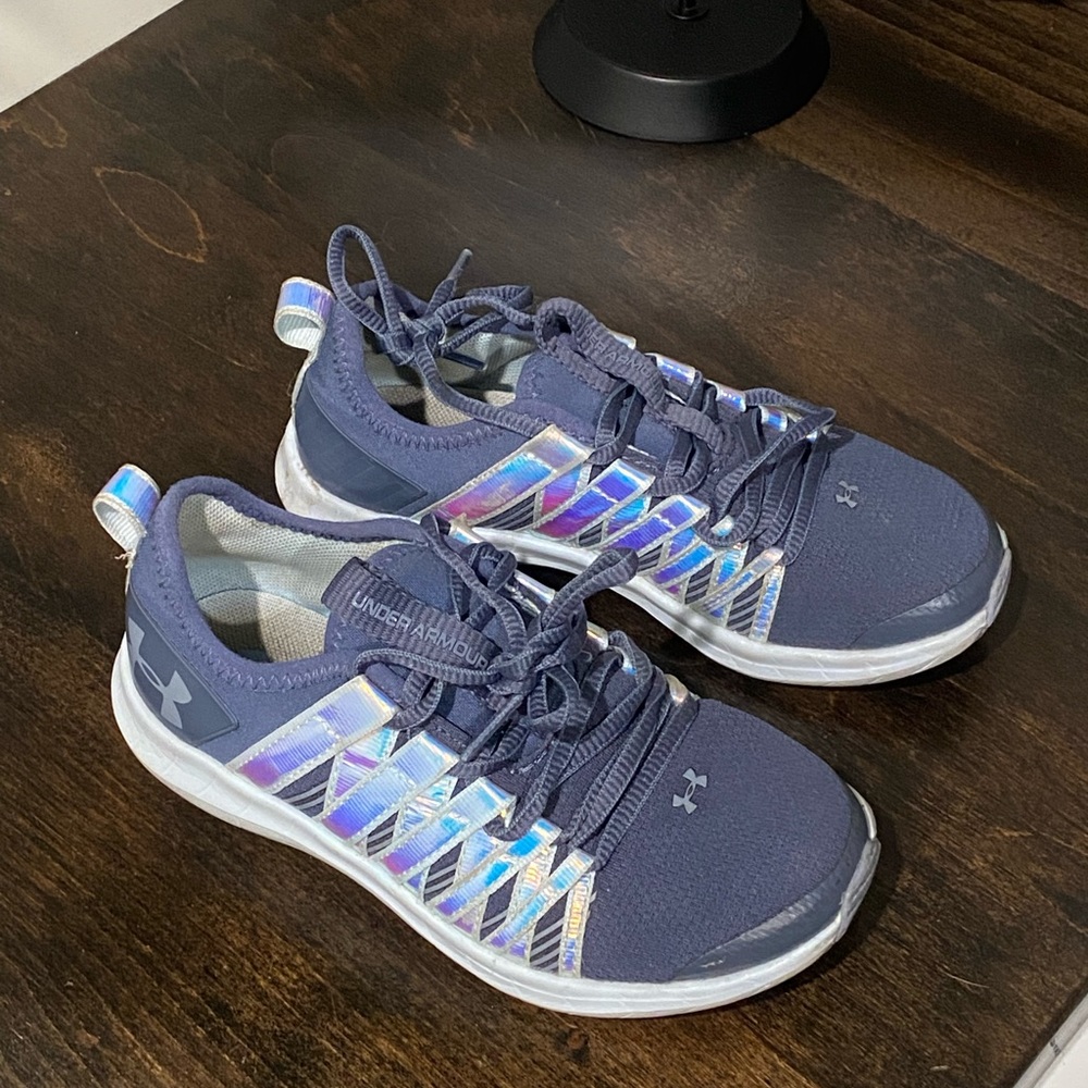 EUC Girls Under Armour Sneakers size 12